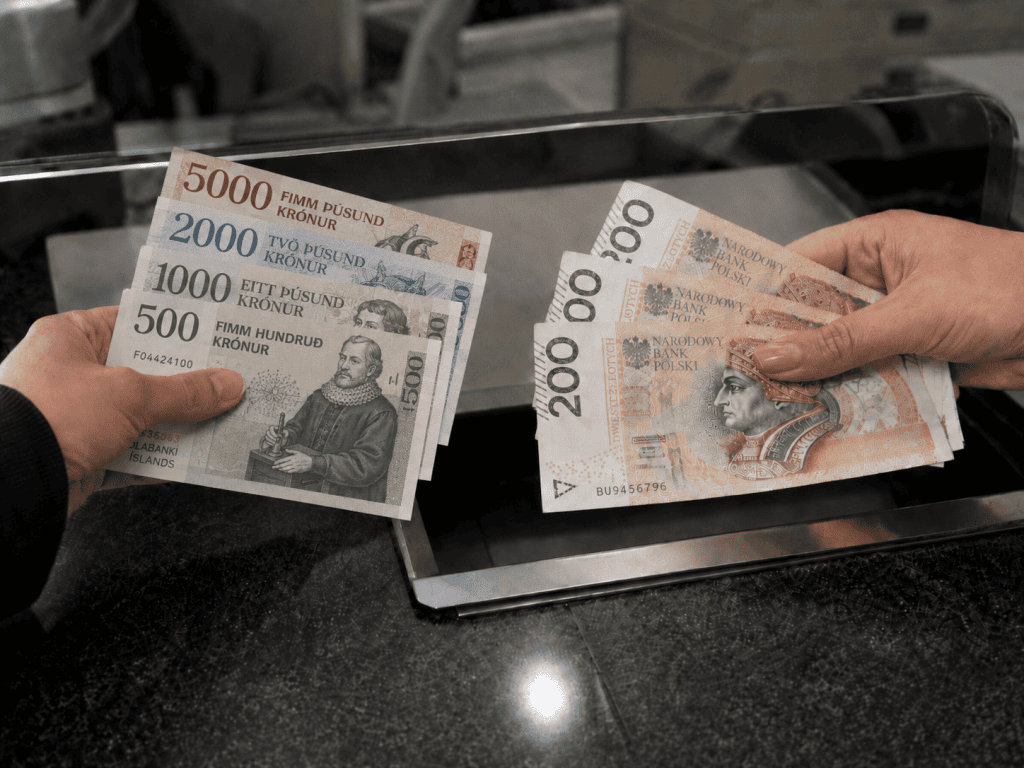 Icelandic krona banknotes (ISK) – currency exchange at Kantor Argentarii in Warsaw